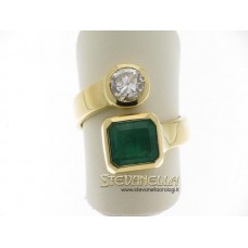 Anello oro giallo 18kt con smeraldo e diamante ct 0,75 colore H purezza VVS2